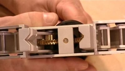 TURNING THE GEAR ONE WAY
OPENS THE GRIP. - How It's Made
