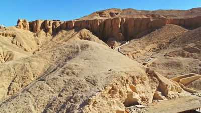 Tut-mania soon went global. - Tutankhamun: Secrets of the Tomb