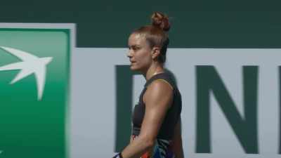 [TV announcer]
Dangerous territory here, Sakkari. - Break Point