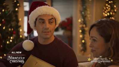 "'Twas the night before
Christmas and all
through the house, - A Glenbrooke Christmas