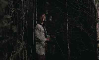 [twigs crunching] - Fright