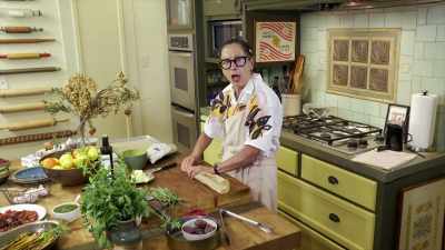 Twist up your edge, - Selena + Chef