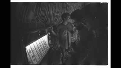 ♪ Two American kids ♪ - Shadow of a Wheel