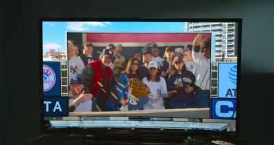 两个棒球迷的出现
Two baseball fans seated in right field - Tom & Jerry
