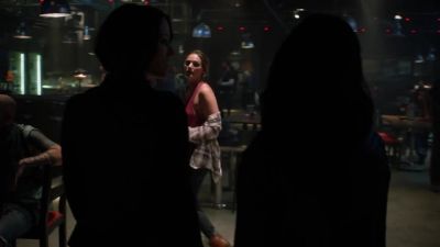 - Two beers, Darla. - Coming up, Mags. - Supergirl