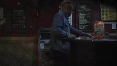 - Two cheese pizzas, please.
- Two cheese? Okay, ten minutes. - The Rehearsal