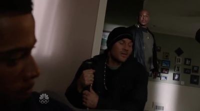 Two cops coming up. - Grimm