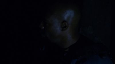 - Two guards.
- They raise the lift. - The 100