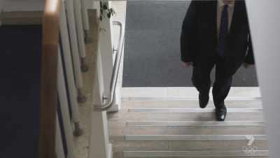 Two hours later,
in walks another policeman, - The Real Manhunter