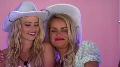 >> TWO NEW GUYS CAME, I FELT
NORMAL. - Love Island
