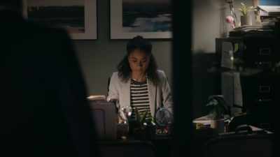 Two people are dead
because someone got to my phone. - The Rookie: Feds