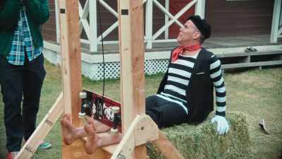 - Two.
- [screams in pain] - Jackass Forever