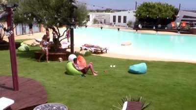 Two single girls
plus one single man - Love Island