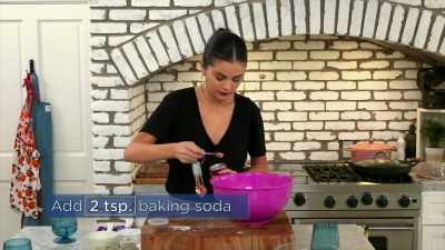 Two teaspoons of baking soda. - Selena + Chef