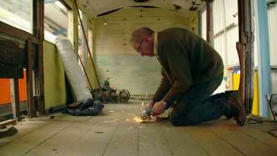 Two weeks in and Stephen is
giving this project all he's got. - Great Rail Restorations with Peter Snow