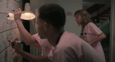 - Two women per room?
- Yes, and the corridors if necessary. - Sage homme