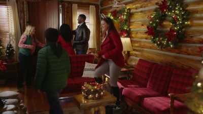- Ugh.
- Come on. [chuckles] - Mistletoe in Montana