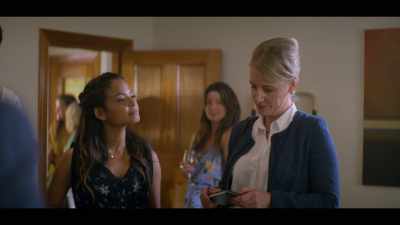 - Ugh, God.
- Ooh, flower? - Falling Inn Love
