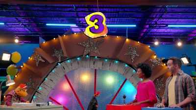 Ugh, I'll use my watch.
Okay, here we go. Three, two, one! - Muppets Now