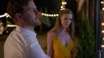 Ugh, It's locked.
- No way. - Love Amongst the Stars