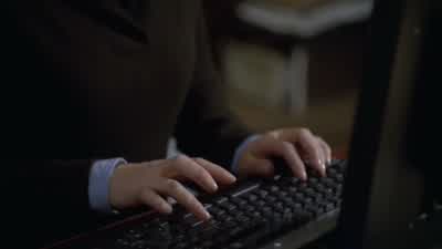 Ugh. Why won't this damned thing log in? - The Mentalist