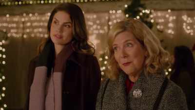 Uh, Brad, I was wondering
if you'd like - A Sweet Christmas Romance