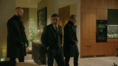Uh, can you help the
Baxters collect their things - The Christmas Quest