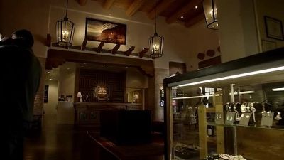 Uh, can I get a room for tonight? - Longmire