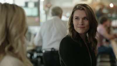 - Uh, can I get
an iced tea please?
- Of course. - Don't Sweat the Small Stuff: The Kristine Carlson Story