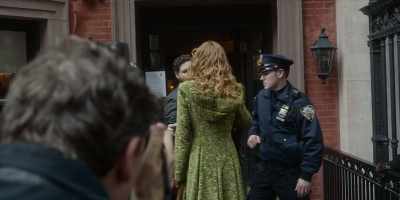 - Uh...
- Come on. Let her through, let her through. Come on. - The Undoing