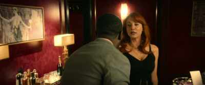 Uh, correction.
She's a hot chick - Role Play