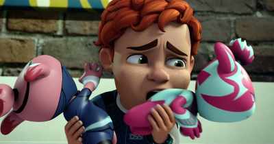 -Uh?
-[crowd gasps] - Spy Kids: Mission Critical