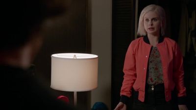 -Uh... Eileen, you take it from here.
-Got it. - iZombie