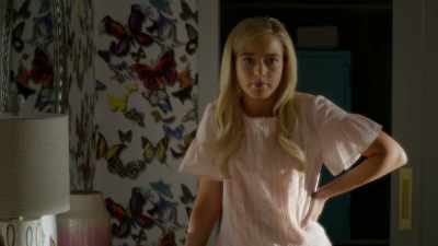 - Uh, everyone.
Basically everyone. - Dirty John
