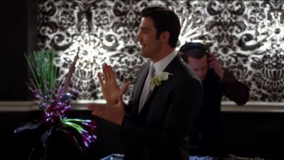 Uh, excuse me, everybody.
May I have your attention, please? - Brothers and Sisters
