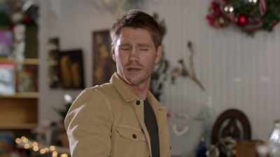 - Uh...
(exhales) - Toying with the Holidays