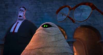 Uh, guys, he's not turning into a bat. - Hotel Transylvania: Transformania