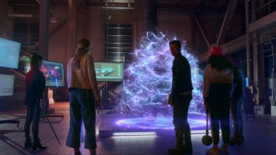 ‐ Uh, guys?
‐ We have to hold them back. - Marvel's Runaways