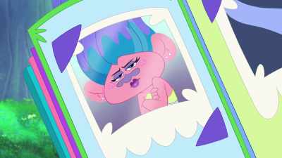 Uh... Helper, the photo shoot is that way. - Trolls: The Beat Goes On!