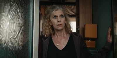 - Uh-huh.
- And then bring her - Rain Dogs