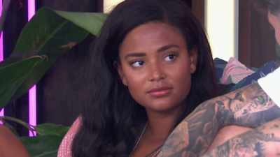 >> UH-HUH. - Love Island
