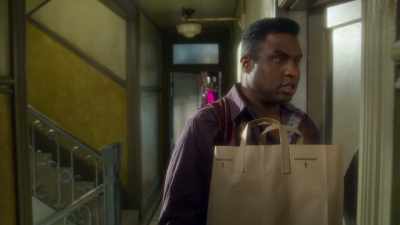- Uh-huh.
- The mother was coming in - AJ and the Queen