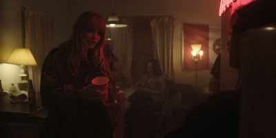 - Uh-huh.
- Yeah. You got a trailer there, - Waco: The Aftermath