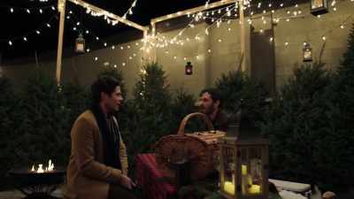 -Uh, I asked cassandra.
-Yeah, right. You asked my mom. - The Christmas Setup