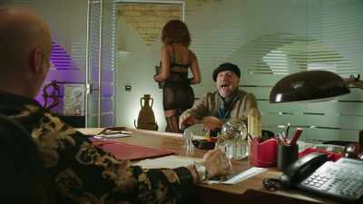 - Uh, I have a script.
- Mm-hmm? - Cassino in Ischia