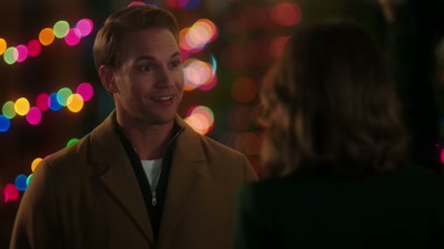 Uh... I'll call you back.
Hi! - Christmas Class Reunion