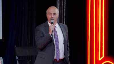 Uh, so I'll call up a restaurant
and go, uh… - Adam Ray Is Dr. Phil UNLEASHED