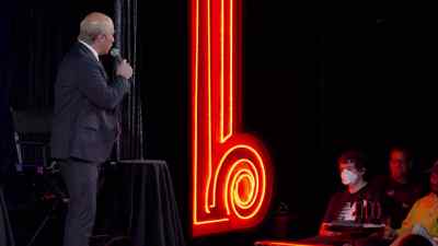 Uh, I'm, uh… I work
at an advertising agency, basically. - Adam Ray Is Dr. Phil UNLEASHED