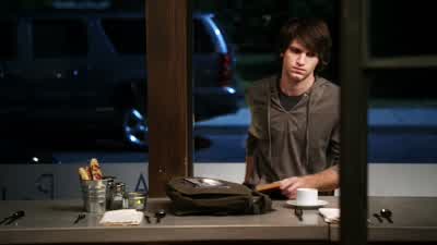 You know that dentist office I'm working at? - Pretty Little Liars