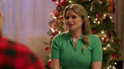 Uh, look, Gwen needs to do
what's best for her career - Snowy with a Chance of Christmas